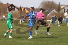 Kreisliga - Saison 2025/26- SV Hundszell - VFB Eichstätt II - Lucas Steinbach TW Hundszell - Tim Liesegang blau Hundszell - Niklas Matzel grün Eichstätt - Foto: Meyer Jürgen