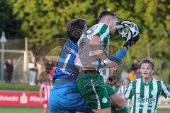 Landesliga - Saison 2025/26 - SV Manching - TSV Dachau  - Fabian  Neumayer (Nr.9 - SV Manching) - Marco Kakob Torwart DAchau - Foto: Meyer Jürgen