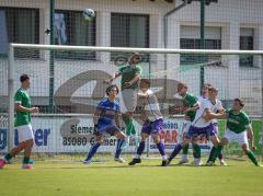Freundschaftsspiel - FC Gerolfing - VFR Neuburg - Marko Miskovic (Nr.4 - FC Gerolfing) - Torwart Nemanja Krivosija (Nr.41 - VFR Neuburg) - Foto: Meyer Jürgen
