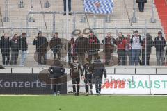 3. Liga; FSV Zwickau - FC Ingolstadt 04; Niederlage, hängende Köpfe Spieler bedanken sich bei den Fans und hören sich den Unmut an, Tim Civeja (8, FCI) Tobias Schröck (21, FCI) Denis Linsmayer (23, FCI) Torwart Markus Ponath (40, FCI)