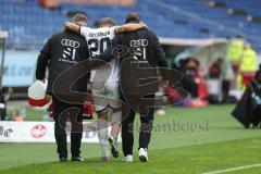 3. Liga; Hannover 96 II - FC Ingolstadt 04; verletzt am Boden Yannick Deichmann (20, FCI) wird vom Platz getragen