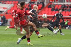 3. Liga - Saison 2025/26 - FC Ingolstadt 04 - Rot-Weiss Essen - Marcel Costly (Nr.22 - FC Ingolstadt 04) - Tobias Graulich (Nr.33 - Rot-Weiss Essen) - Foto: Meyer Jürgen