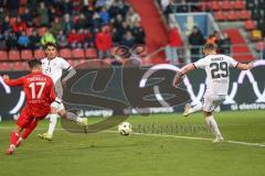 3. Liga - Saison 2024/25 - FC Ingolstadt 04 - SpVgg Unterhaching - Der 2:0 Führungstreffer durch David Kopacz (Nr.29 - FCI) - jubel  - Torsiello Fabio (Nr.17 - Unterhaching) - Foto: Meyer Jürgen