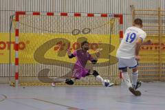 Lotto Bayern Hallencup - Lindenkreuzhalle Saison 2024/25 - FC Deisenhofen - Türk SV Ingolstadt - Tobias Gooss TW rot Türk SV Ing. - Fabian Meyer weiss Deisenhofen - Foto: Meyer Jürgen