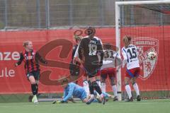 2. Bundesliga Frauen - Saison 2024/25 - FC Ingolstadt 04 Frauen - HSV - Nina Penzkofer (Nr.29 - FCI Frauen) mit einer Torchance nach dem Freistoss von Katharina Krist (Nr.14 - FCI Frauen) - Schuldz Inga Torwart HSV - Foto: Meyer Jürgen