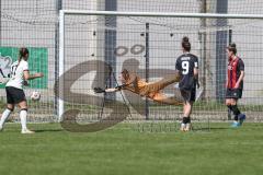 2. Bundesliga Frauen - Saison 2025/26 - FC Ingolstadt 04 Frauen - Borussia Mönchengladbach - Torwart Anna-Lena Daum (Nr.22 - FC Ingolstadt Frauen I) kann den Ball abwehren - XXXXX - Foto: Meyer Jürgen