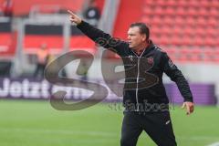 3. Liga; FC Ingolstadt 04 - Rot-Weiss Essen; an der Seitenlinie, Spielerbank Cheftrainer Uwe Koschinat (RWE)