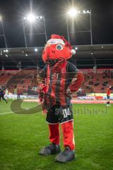 3. Liga; FC Ingolstadt 04 - Energie Cottbus; vor dem Spiel Schanzi Maskottchen Nikolausmütze