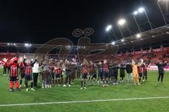 3. Liga; FC Ingolstadt 04 - Energie Cottbus; Spieler bedanken sich bei den Fans