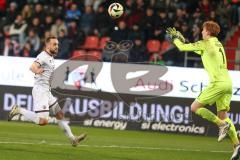 3. Liga - Saison 2024/25 - FC Ingolstadt 04 - SpVgg Unterhaching - David Kopacz (Nr.29 - FCI) - Torwart Konstantin Heide (Nr.1 - Unterhaching) - Foto: Meyer Jürgen