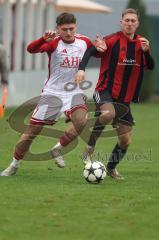 Kreisklasse - Saison 2025/26- Türk SV Ingolstadt - SC Steinberg-  - Enis Kuqanaj weiss Türkisch - Aidan Röttger rot Steinberg - Foto: Meyer Jürgen