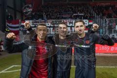 3. Liga; SSV Jahn Regensburg - FC Ingolstadt 04;  Sieg Jubel Freude Spieler bedanken sich bei den Fans Gruppenfoto Torschützen Marcel Costly (22, FCI) Jonas Scholz (15, FCI) Julian Kügel (29, FCI)