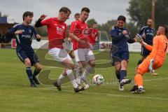 Kreisliga - Saison 2025/26- SV Hundszell - TV Münchsmünster - Lukas Konradi rot Hundszell -  - Leo Kreitmayer blau Münchsmünster - Florian Wagner Torwart Münchsmünster - Foto: Meyer Jürgen