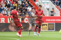 3. Liga; FC Ingolstadt 04 - SSV Jahn Regensburg; Zweikampf Kampf um den Ball Berkay Öztürk (39 FCI) Hermes Lucas (27 SSV) Lukas Fröde (34, FCI)