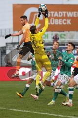 3. Liga; VfB Lübeck - FC Ingolstadt 04; Ryan Malone (16, FCI) Torwart Klewin Philipp ( VfB) hält
