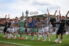 3. Liga - Saison 2026/27 - SC Sonnenhof Großaspach - FC Ingolstadt 04 - Die Mannschaft bedankt sich bei den mitgereisten Fans - jubel - Foto: Meyer Jürgen