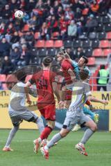 3. Liga; FC Ingolstadt 04 - Alemannia Aachen; Torwart Riemann Manuel (1 AA) boxt Ball vor Simon Lorenz (32, FCI) weg