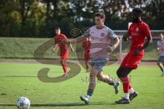 Kreisliga - Saison 2026/27 - SV Zuchering - VFB Eichstätt II - Samuel Schmid rosa Eichstätt II  - Glen Heicappell rot Zuchering - Foto: Meyer Jürgen