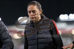 3. Liga; SC Verl - FC Ingolstadt 04; Cheftrainerin Sabrina Wittmann (FCI) geht vom Platz Pause