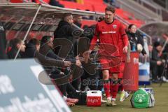 3. Liga - Saison 2025/26 - FC Ingolstadt 04 - Energie Cottbus - Julian Kügel (Nr.29 - FCI) klatscht ab nach der Auswechslung - XXXXX - Foto: Meyer Jürgen