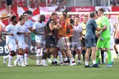 DFB-Pokal; FC Ingolstadt 04 - 1. FC Kaiserslautern; Niederlage, hängende Köpfe 1:2, Benjamin Kanuric (8, FCI) und Kaloc Filip (26 FCK) diskutieren