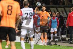 3. Liga; FC Viktoria Köln - FC Ingolstadt 04; Einwurf Ryan Malone (16, FCI)