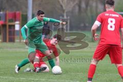 Kreisklasse - Saison 2025/26- TSV Pförring - SV Karlshuld-  - Simon Reichl rot Pförring - Alex Libeg grün Karlshuld - Foto: Meyer Jürgen