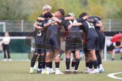 Bayernliga Nord - Saison 2024/25 - FC Ingolstadt 04 II - FC Münchberg -  Die Mannschaft bildet einen Kreis vor dem Spiel -  - XXXXX - Foto: Meyer Jürgen