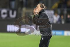 3. Liga; SSV Ulm - FC Ingolstadt 04; an der Seitenlinie, Spielerbank Cheftrainerin Sabrina Wittmann (FCI) gibt Anweisungen