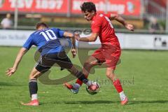 Kreisliga - Saison 2025/26- TSV Kösching - FC Mindelstetten - Lukas Gaul blau Mindelstetten - David Ostermeier rot Kösching - Foto: Meyer Jürgen