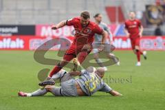 3. Liga; FC Ingolstadt 04 - Alemannia Aachen; Zweikampf Kampf um den Ball Yannick Deichmann (20, FCI) Yarbrough Lamar (25 AA)