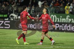 3. Liga; 1. FC Schweinfurt 05 - FC Ingolstadt 04; Spiel ist aus, Unentschieden Remis 1:1 Ognjen Drakulic (30, FCI) Marcel Costly (22, FCI) klatschen ab