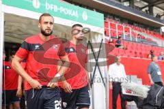 DFB-Pokal; FC Ingolstadt 04 - 1. FC Kaiserslautern; vor dem Spiel David Kopacz (29, FCI) Mladen Cvjetinovic (19, FCI)