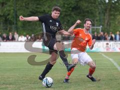 Relegation zur Kreisklasse - Saison 2025/26 - TSV Gaimersheim II - SC Irgertsheim  - Felix Hanczar orange Irgertsheim - Christoph Katzenbogen schwarz Gaimersheim  - Foto: Meyer Jürgen