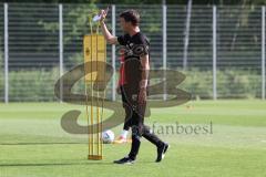 Bayernliga - Saison 2023/2024 - FC Ingolstadt 04 II - U21 - Trainingsauftakt - Cheftrainer Thomas Karg (FCI II) gibt Anweisungen - Foto: Meyer Jürgen