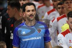 3. Liga; SSV Jahn Regensburg - FC Ingolstadt 04; vor dem Spiel Einmarsch Torwart Kai Eisele (25, FCI)