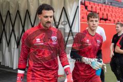 3. Liga; FC Ingolstadt 04 - Erzgebirge Aue; vor dem Spiel Torwart Kai Eisele (25, FCI) Torwart David Klein (47, FCI)
