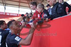 3. Liga - Saison 2024/25 - FC Ingolstadt 04 - SV Wehen Wiesbaden - Marcel Costly (Nr.22 - FCI) beim Autogramme geben - XXXXX - Foto: Meyer Jürgen