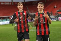 3. Liga; FC Ingolstadt 04 - Erzgebirge Aue; Sieg Jubel Freude Spieler bedanken sich bei den Fans Elias Decker (3, FCI) Max Plath (14 FCI)