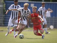 Bayernliga Nord - Saison 2026/27 - FC Ingolstadt 04 II - Jahn Regensburg II - Patrick Bachmann (Nr.11 - FCI II) - Henrik Heid rot Regensburg - Foto: Meyer Jürgen