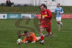 Kreisliga - Saison 2025/26- TSV Kösching - FC Sandersdorf - Benedikt Schneeberger rot Kösching geht allein auf den Torwart Philipp Gier Sandersdorf zu und vergibt einen 100%ige  Chance - XXXXX - Foto: Meyer Jürgen