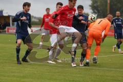 Kreisliga - Saison 2025/26- SV Hundszell - TV Münchsmünster - Lukas Konradi rot Hundszell -  - Leo Kreitmayer blau Münchsmünster - Florian Wagner Torwart Münchsmünster - Foto: Meyer Jürgen
