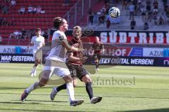 3. Liga; FC Ingolstadt 04 - Hallescher FC; Yannick Deichmann (20, FCI) Nietfeld Jonas (33 Halle) Zweikampf Kampf um den Ball