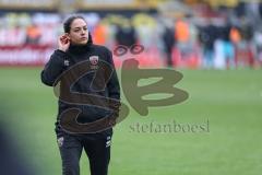 3. Liga; FC Ingolstadt 04 - Alemannia Aachen; Spiel ist aus, Niederlage, hängende Köpfe 1:2; Cheftrainerin Sabrina Wittmann (FCI) geht zum Interview