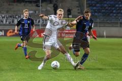 3. Liga; SV Waldhof Mannheim - FC Ingolstadt 04; Zweikampf Kampf um den Ball Tobias Bech (11, FCI) Rossipal Alexander (21 WM)