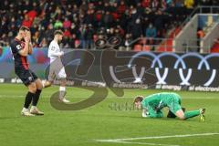 3. Liga; FC Ingolstadt 04 - Energie Cottbus; Torchance verpasst David Kopacz (29, FCI) Torwart Bethke Elias (12 ECO)