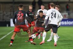 3. Liga; SC Verl - FC Ingolstadt 04; eingekesselt Fredrik Carlsen (8, FCI) Marcel Costly (22, FCI) Stöcker Michel (24 Verl)