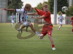 Bayernliga Nord - Saison 2026/27 - FC Ingolstadt 04 II - Jahn Regensburg II - Manuel Distl (Nr.9 - FCI II) - Raphael Steudtner rot Regensburg - Foto: Meyer Jürgen