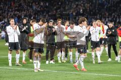 3. Liga; Arminia Bielefeld - FC Ingolstadt 04; Niederlage, hängende Köpfe Spieler bedanken sich bei den Fans Lukas Fröde (34, FCI) Tim Heike (9, FCI) Moritz Seiffert (23, FCI) f11#Mladen Cvjetinovic (19, FCI) Dennis Borkowski (7, FCI) Co-Trainer Fabian Re