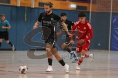 Hallenturnier MTV Ingolstadt - Saison 2025/26 - Türkisch SV Ingolstadt - SV Manching - Daniel Schweiger schwarz Manching - Ahmet Altay rot Türkisch - Foto: Meyer Jürgen